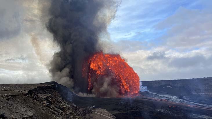 Kilauea Yanardağı Yeniden Faaliyete Geçti: Lav Püskürtmeleri Görüldü