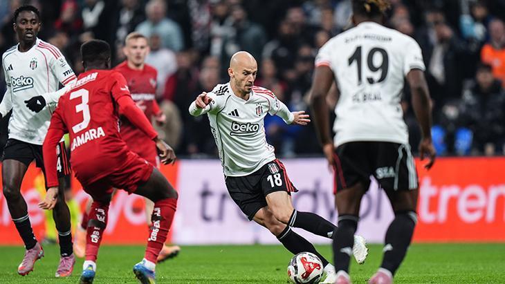 Beşiktaş Taraftarından Teknik Direktör Sergen Yalçın'a İstifa Çağrısı