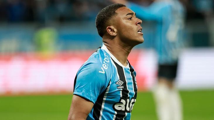 Carlos Vinicius'tan Brezilya'da Muhteşem Dönüş: Gremio'da Gol Krallığına Koşuyor