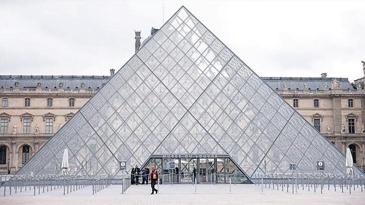 Louvre Müzesi'nde Talihsiz Su Baskını: Miras Değerinde Eserler Zarar Gördü