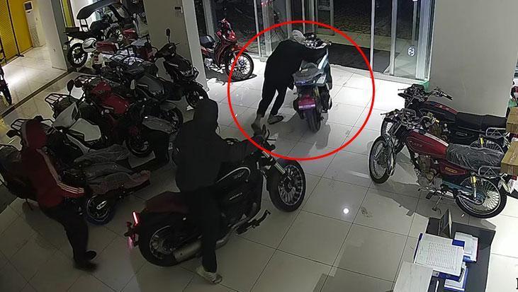 Dört Çocuk, Motosiklet Galerisine Düzenledikleri Soygunla Tutuklandı