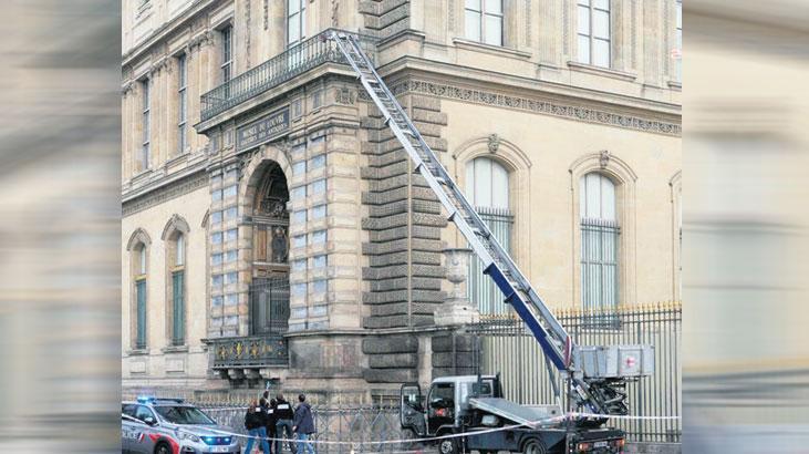 Louvre'da Güvenlik Açıkları Soygunu Kolaylaştırdı