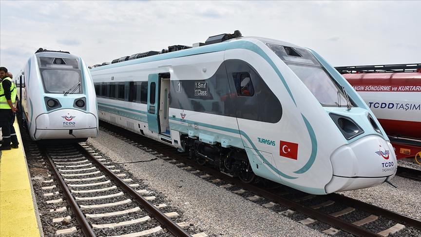 TÜRASAŞ'tan Bir Haftada İki Tren Seti ve İki Lokomotif Teslimatı