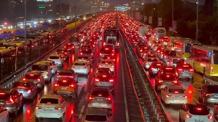 İstanbul'da İş Çıkışı Trafiği Hayatı Felç Etti