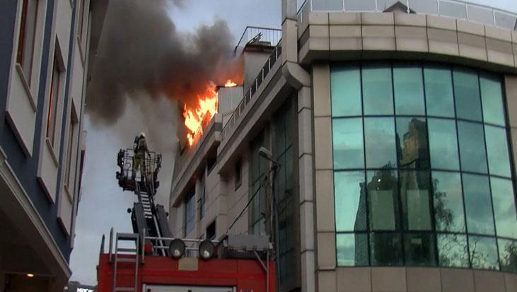 Ataşehir'de Otelde Çıkan Yangın: 9 Kişi Güvenle Tahliye Edildi