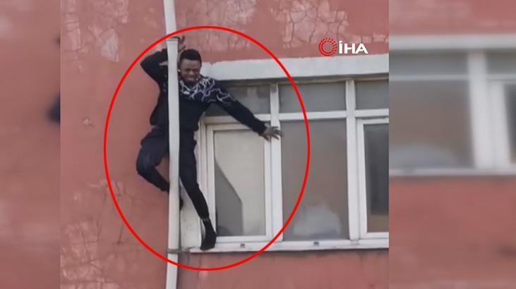 Sultangazi'de Bina Yangını: Çatıdan Düşen Kişi Ağır Yaralandı