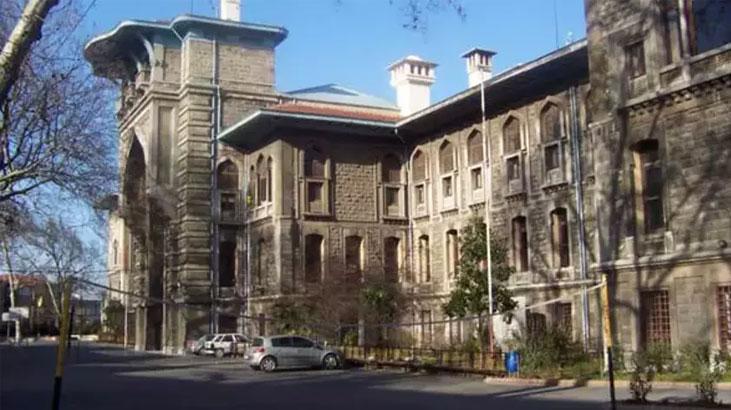 İstanbul Erkek Lisesi Müdürü Açığa Alındı: Taciz ve Darp İddiaları Soruşturması Sürüyor