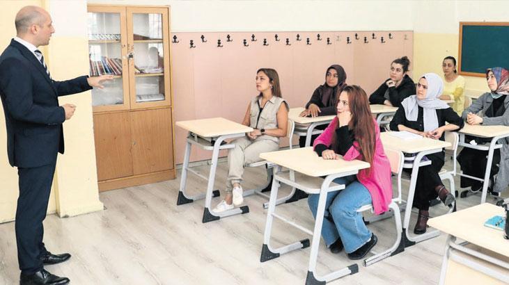 Aile Okulu Programı Kapsamında 150 Bin Velinin Eğitimi Tamamlandı