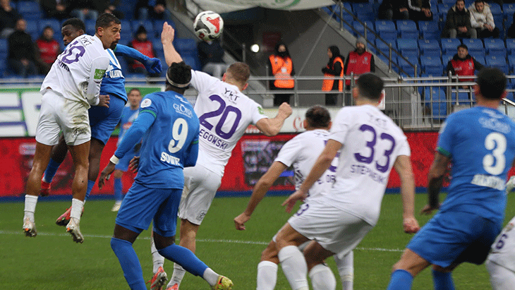 Süper Lig'de Rizespor, Eyüpspor Karşısında İlk Yarıyı Önde Tamamladı