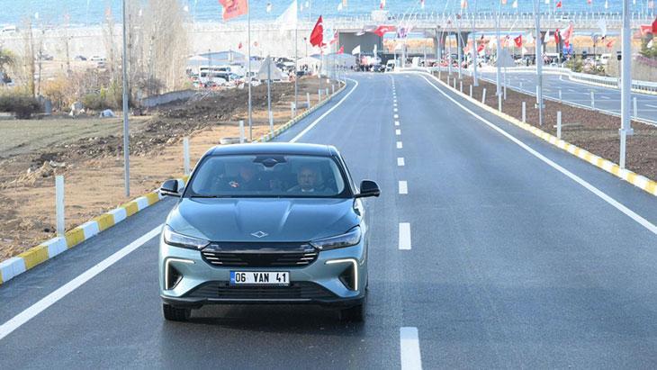 Van Çevre Yolu'nun Önemli Etapları Hizmete Açıldı: Ulaşımda Yeni Dönem