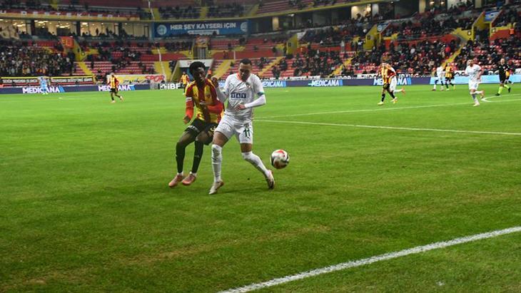 Süper Lig'de Kayserispor ve Alanyaspor Puanları Paylaştı: 0-0