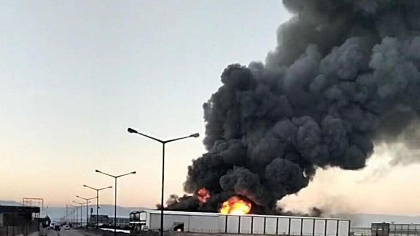 Denizli'de Üretim Tesisi Alevlere Teslim Oldu: Siyah Dumanlar Gökyüzünü Kapladı