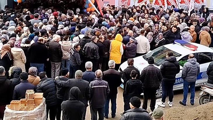 Osmancık'ta Açılış İndirimi İzdihama Yol Açtı: 19 Liralık Ürünler İçin Sokak Kapandı