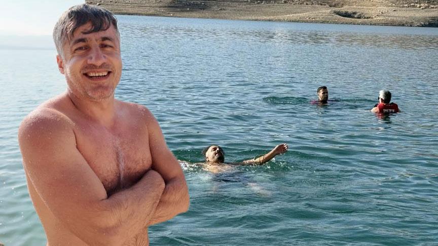 Aralık Ayında Buz Gibi Sulara Girdiler: ‘Keyfimize Bakıyoruz’