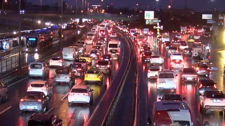 İstanbul'da Haftanın İlk Günü Trafik Yoğunluğu