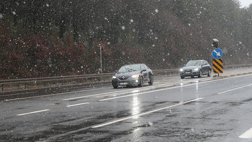 İstanbul'un Yakınlarında Mevsimin İlk Karı Görüldü
