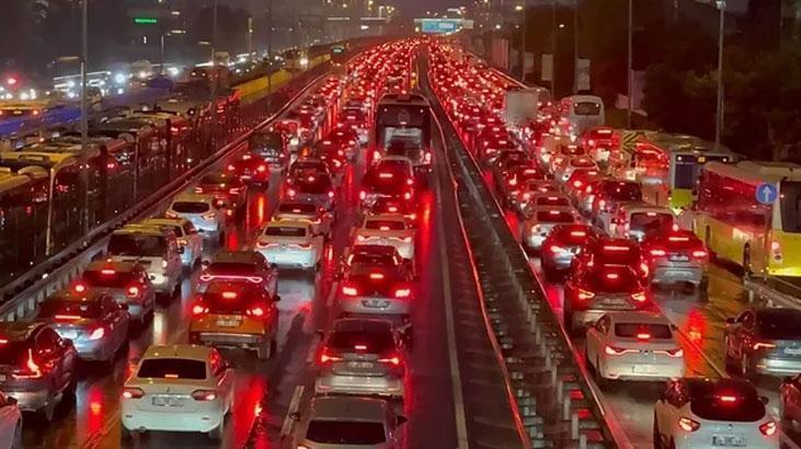 İstanbul'da Trafik Felci: Yoğunluk Yüzde 87'ye Ulaştı