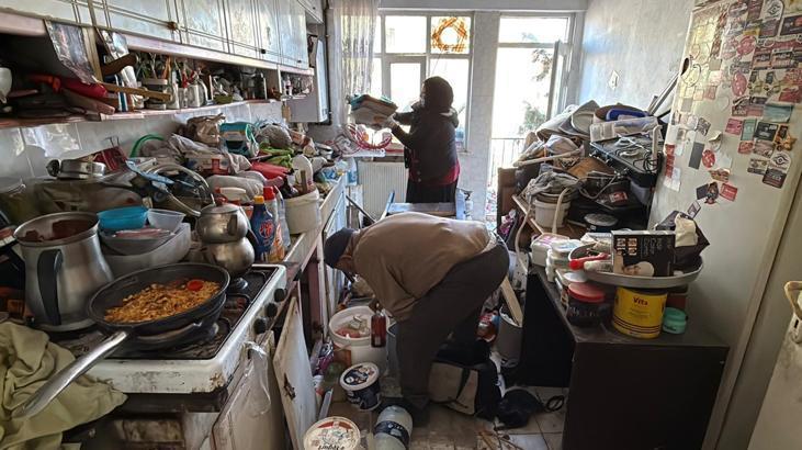Mahalle Sakinlerini İsyan Ettiren Ev Mühürlendi: 10 Kamyon Çöp ve Eşya Çıkarıldı