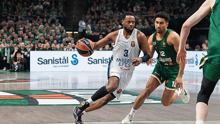 Anadolu Efes, Zalgiris Deplasmanında Farklı Galip Gelerek Üç Maçlık Seriyi Sonlandırdı