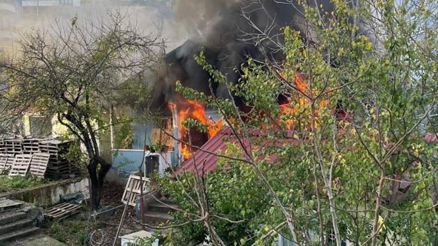 Yaşlı Kadın Çakmak Doldururken Ciddi Şekilde Yaralandı