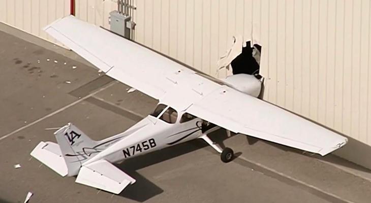 Uçak Kaçırma Girişimi Pistten Önce Bitti: Hangar Duvarına Çarptı