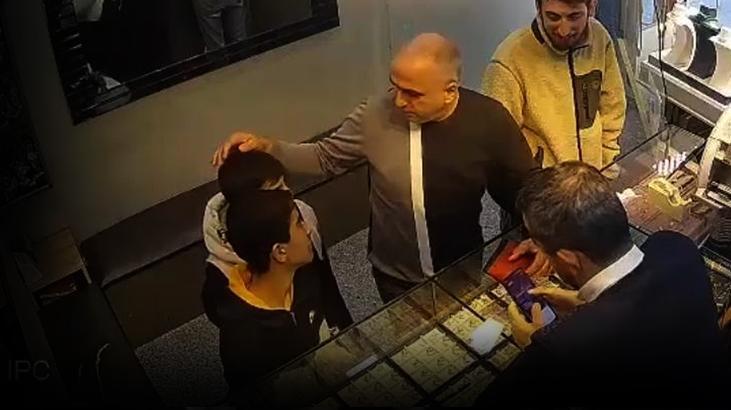Yolda Bulunan Değerli Kese Çocukların Dürüstlüğüyle Sahibine Döndü