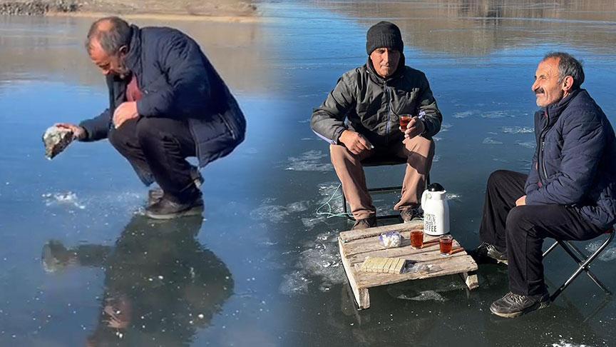 Çıldır Gölü Buz Tuttu: Balıkçılar 'Eskimo Usulü' Av İçin Gün Sayıyor