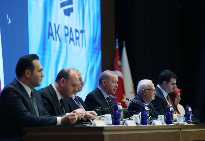 Erdoğan AK Parti MKYK'ya Başkanlık Etti: Parti İçi Değerlendirme ve Gelecek Stratejileri Gözden Geçirildi