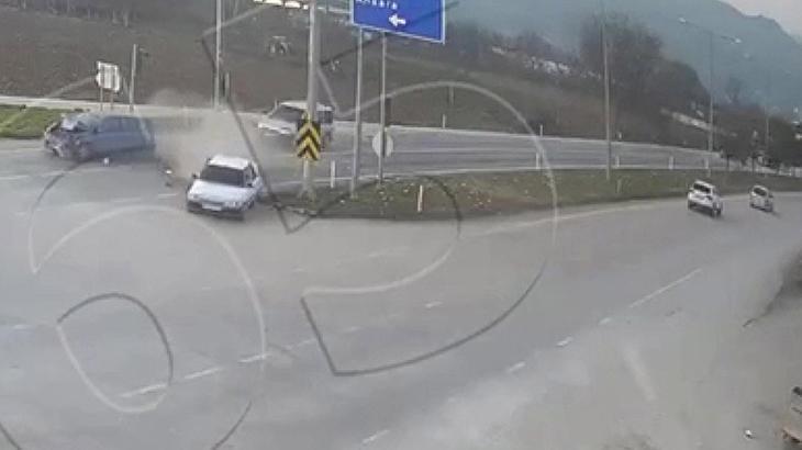 Amasya'da Kırmızı Işık İhlali: Anjiyo Sonrası Sürücü Kazaya Karıştı