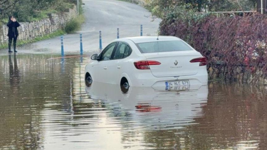 Bodrum'da Şiddetli Yağış Hayatı Felç Etti: Sokaklar Göl Oldu, Evler Boşaltıldı
