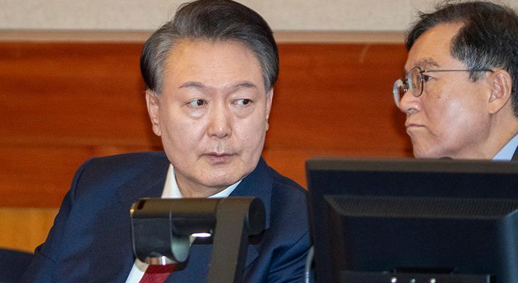 Eski Güney Kore Devlet Başkanı Yoon Suk Yeol'un Sıkıyönetim Davasında Kritik Talep: 10 Yıl Hapis