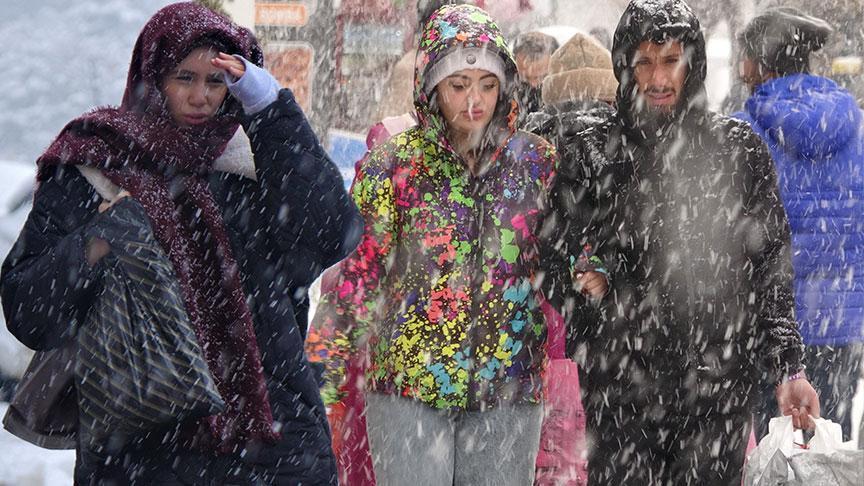 Türkiye'yi Saran Yoğun Kar Yağışı: 33 Kentte Kırmızı Alarm
