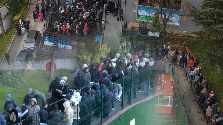 Yılbaşı Tatili İçin Uludağ'a Yoğun İlgi: Teleferik Kuyrukları Uzadı