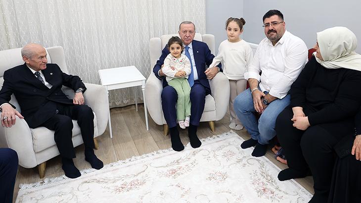 Cumhurbaşkanı Erdoğan, Hatay'da Depremzede Aileyi Ziyaret Etti ve Tarihi Caddenin Işıklandırma Törenine Katıldı