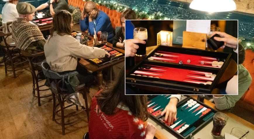 Londra'da Tavla Rüzgarı: Ünlülerden Gençlere, Yeni Sosyal Fenomen