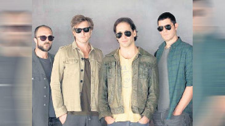 Duman'dan Nostaljik ve Yeni Şarkılarla Dolu Konser