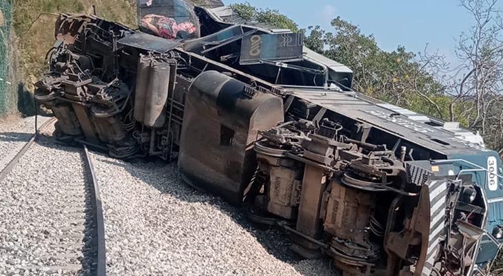 Meksika'da Yolcu Treni Raydan Çıktı: Can Kaybı ve Yaralılar Var