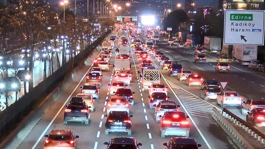 İstanbul'da Yeni Haftanın İlk Gününde Trafik Felci