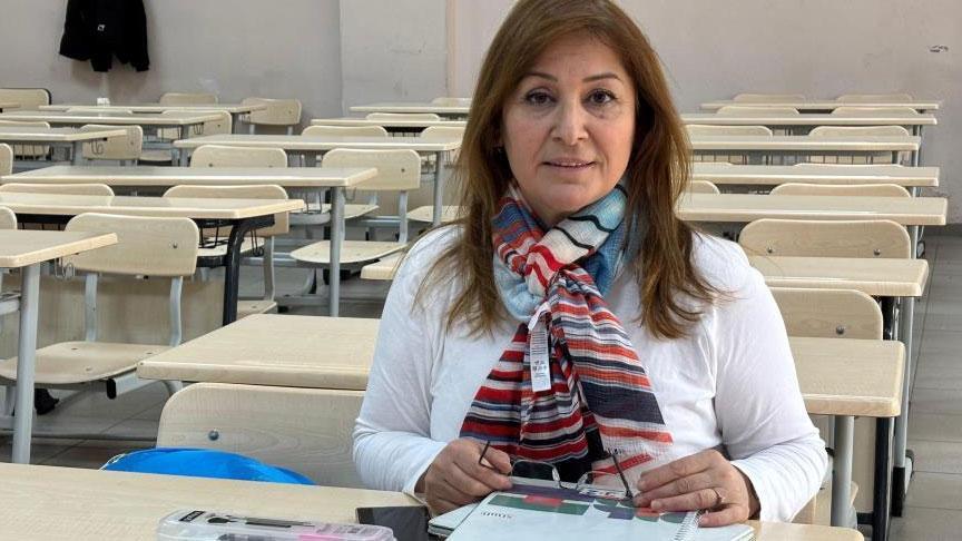 53 Yaşında Üniversiteli Oldu: Emine Usta'dan Öğrenme Azmi