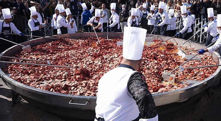 2025 Yılında Kırılan Olağanüstü Rekorlar: Türkiye'den Dondurma ve Sucuklu Yumurta Başarısı