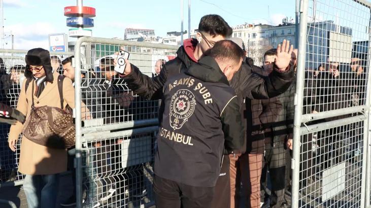 Taksim'de Yeni Yıl Coşkusu: Güvenlik Önlemleri Üst Düzeyde