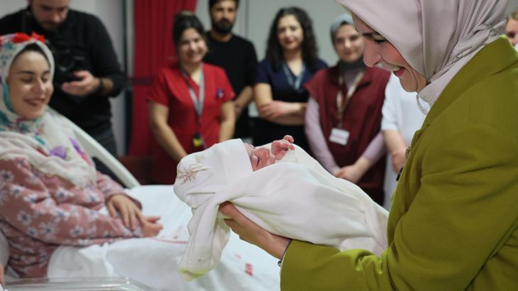 Yeni Yılın İlk Bebeklerine Bakan Göktaş'tan Ziyaret