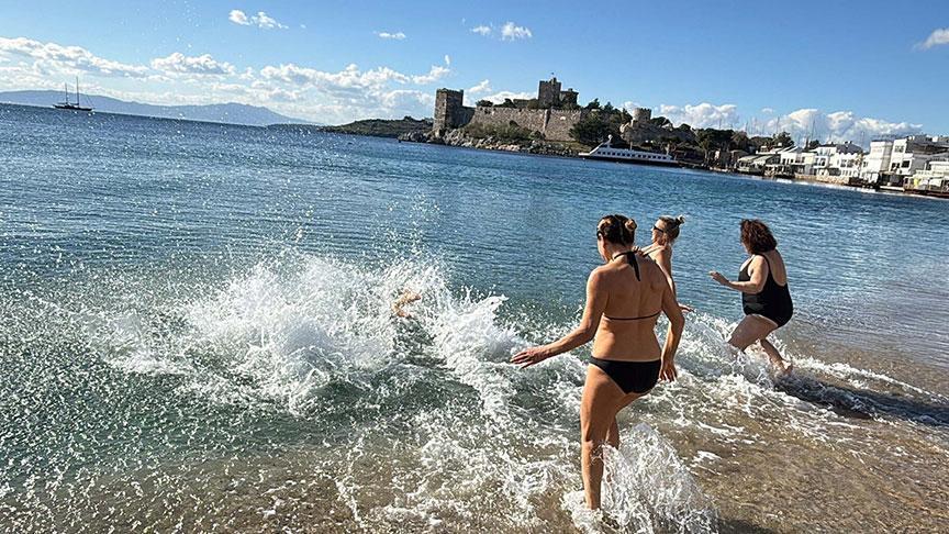 Bodrum'da Yeni Yılın İlk Gününde Deniz Coşkusu