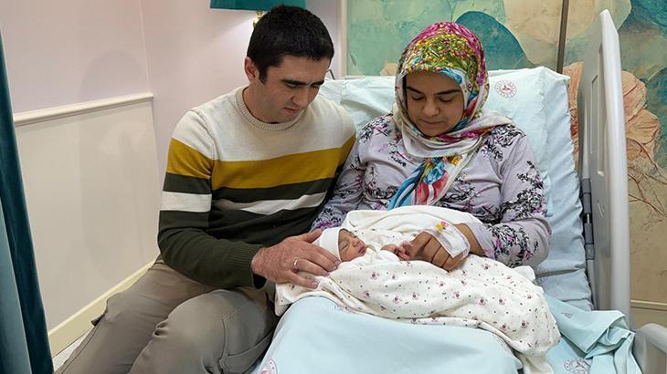 8 Yıllık Hasret Yeni Yılda Son Buldu: Sahra Bebek Aileyi Sevince Boğdu
