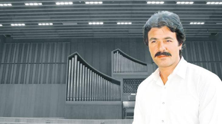 Ferdi Tayfur'un Eserleri Sahne Alıyor: Müzik Şöleni Ücretsiz