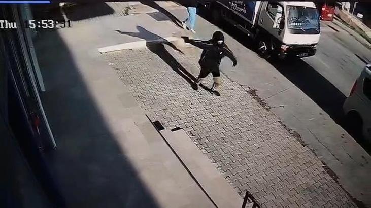 İstanbul'da Market Önünde Silahlı Saldırı: 14 Yaşındaki Şüpheli Gözaltına Alındı