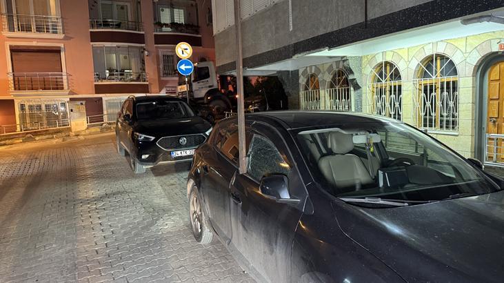 İstanbul'da Fırtına Tehlikesi: Araç Üzerine Demir Profil Düştü