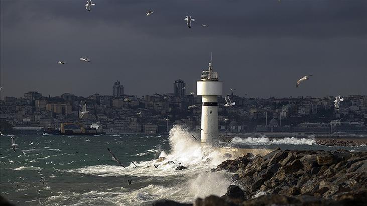 İstanbul'da Lodos Fırtınası Deniz Ulaşımını Durdurdu
