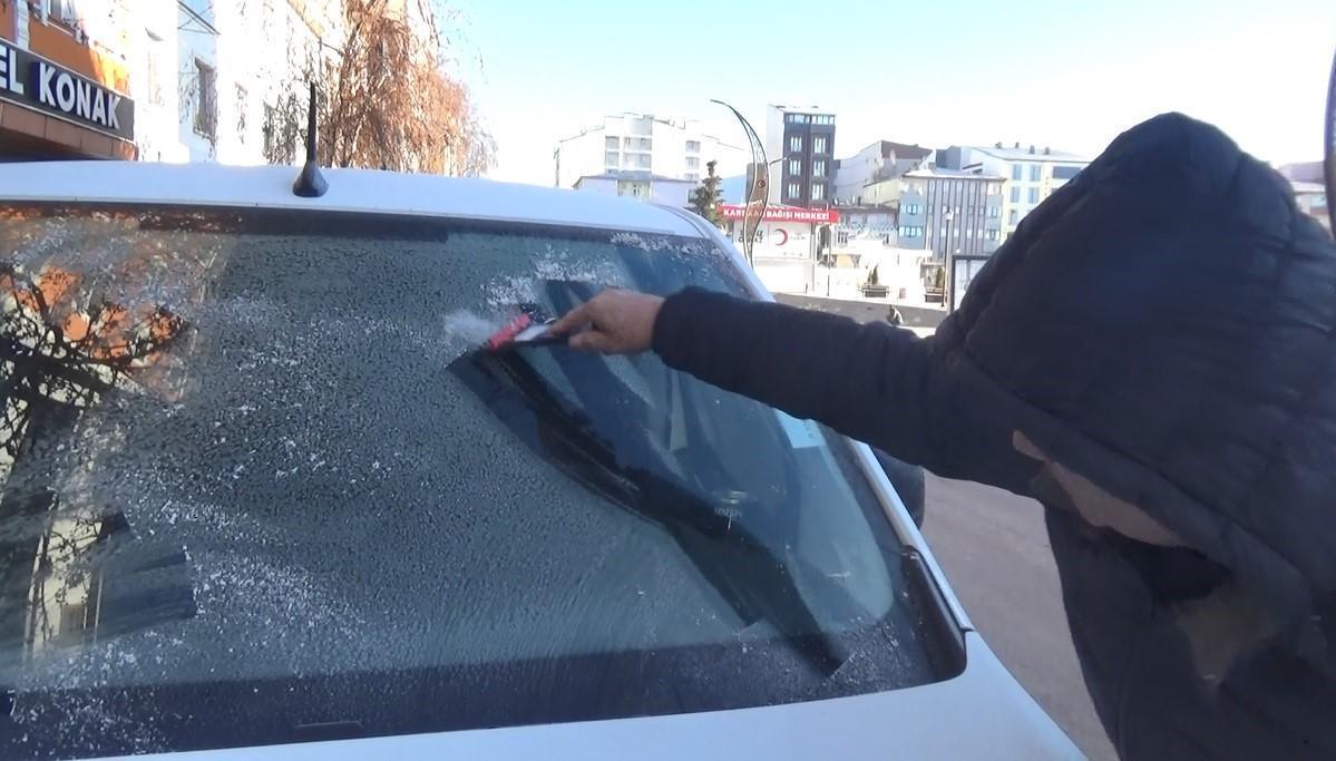 Kars'ta Termometreler -32 Dereceyi Gördü: Hayat Donma Noktasına Geldi