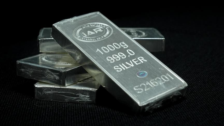 Gümüş, Altını Geride Bırakarak Parladı: 2025'in Yıldız Kıymetli Metali Oldu
